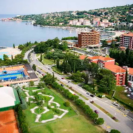 Remisens Casa Rosa - Metropol Annexe 4*